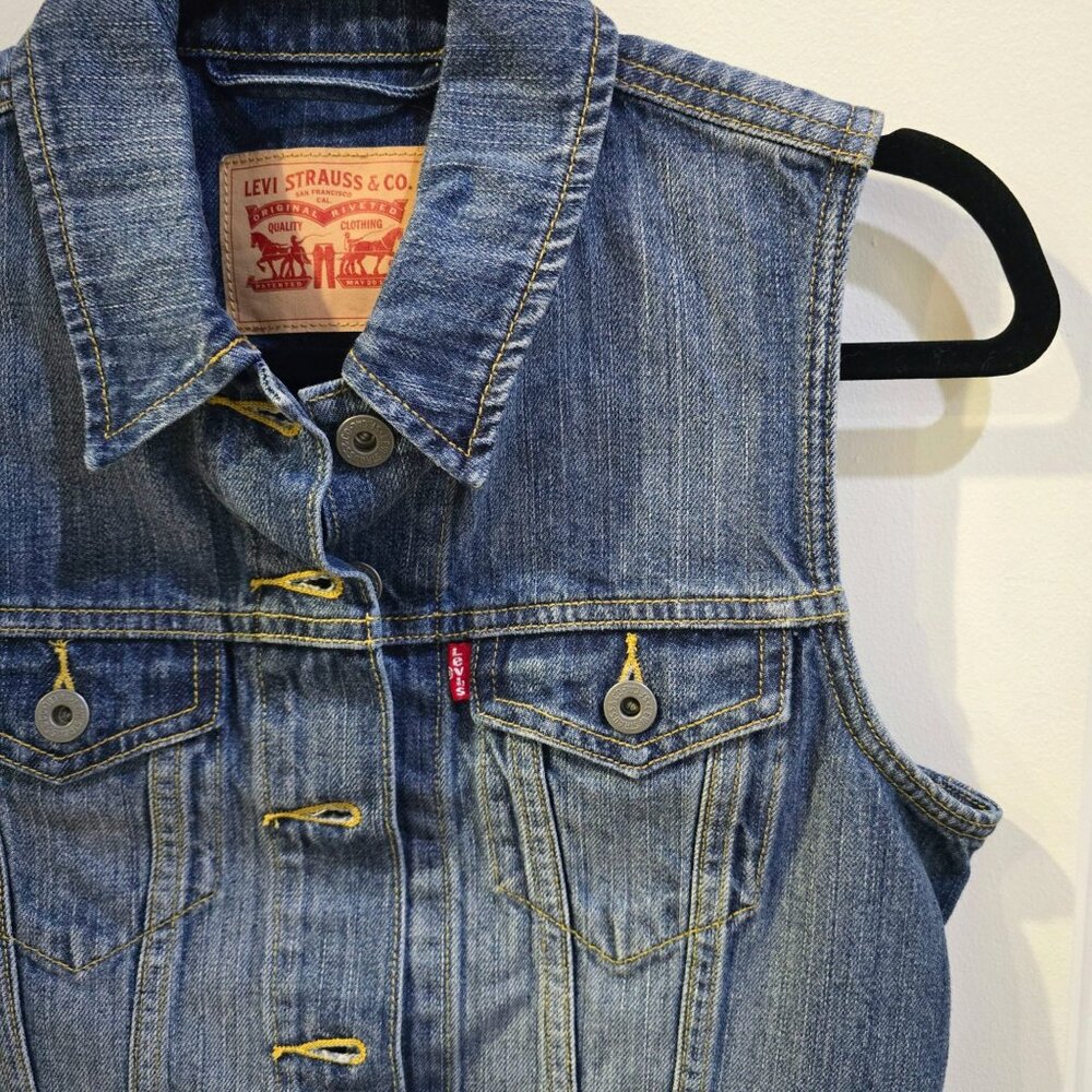 Levi’s ✦ Vintage Blue Sleeveless Denim Vest ✦ Classic Trucker Cotton Layering S - Picture 10 of 13